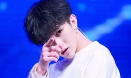 爆料蔡徐坤的爸爸视频播放,揭秘明星家庭背后的故事