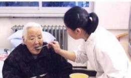 爆料保姆打老人犯法吗视频,法律红线不容触碰