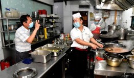 厨师爆料饺子馆视频,厨师亲述幕后制作过程