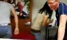 两女一 杯在线观看,激情四溢的青春校园爱情故事