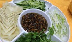 厨师爆料饺子馆视频,厨师亲述幕后制作过程